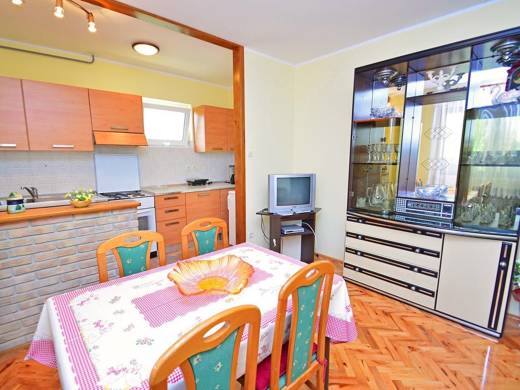 Rm Apartment Pusta Ровинь Экстерьер фото